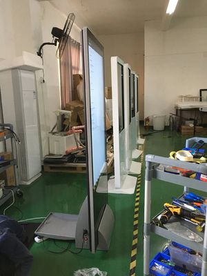 Kiosque à écran tactile de 43 pouces avec résolution 1920x1080 et luminosité 400CD/M2