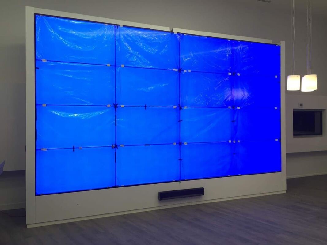 Connectivité Wi-Fi Affichage tactile intégré avec 2 Go de RAM et 8 Go de ROM prenant en charge des plateformes publicitaires interactives polyvalentes