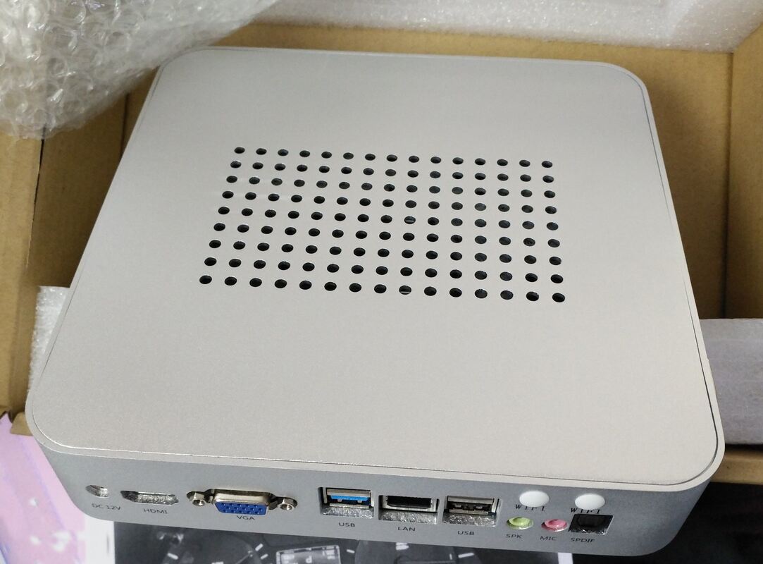 Résolution 1920 x 1080 Signage numérique multi-touch avec une précision tactile de 2 mm et un grand angle de vision de 178 degrés pour une expérience utilisateur améliorée