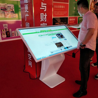 Tous dans un kiosque 21,5 d'écran tactile de PC 32 43 plancher de 55 pouces tenant le panneau d'affichage à cristaux liquides