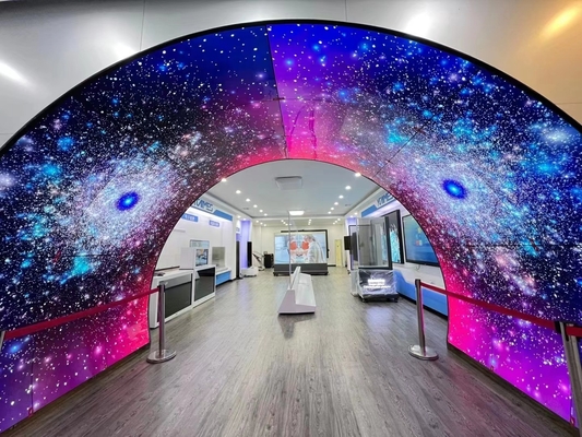 55 pouces fixé au mur Smart TV ont courbé le mur visuel de l'écran 4k OLED
