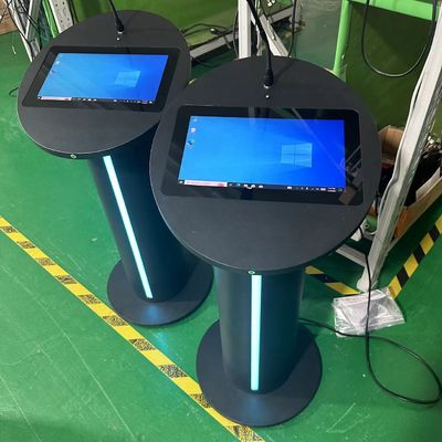 Podium numérique multimédia 13,3 pouces PCAP touch LCD haut-parleur de la tribune amplificateur et microphone sans fil pour les réunions