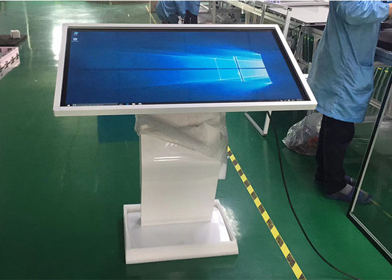 Totem de résolution de pouce 450nits 4k du kiosque 32 de Signage de Digital avec le kiosque d'ordinateur d'écran tactile